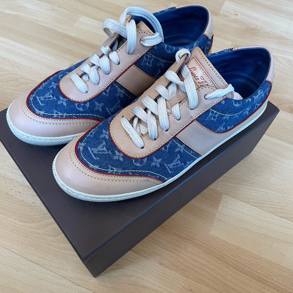 Louis Vuitton Blue Vintage LV
Monogram